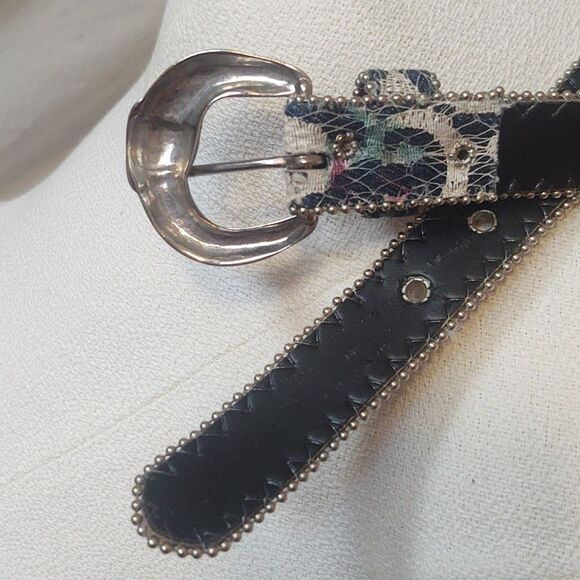 Vintage Floral Lace Belt With Silver Trim and Buckle - Small - Picture 8 of 9